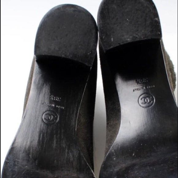 Chanel CC Button Booties 39.5 - Picture 8 of 9